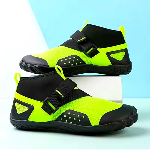 NWT!!! Mens stylish no lace 3/4 water shoes; 11 - Picture 1 of 7